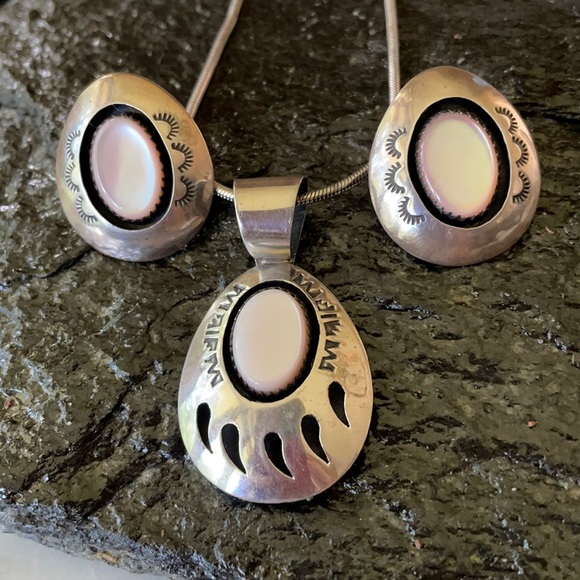 Vintage Navajo Native American Mother Of Pearl Shadowbox Pendant - Picture 4 of 8